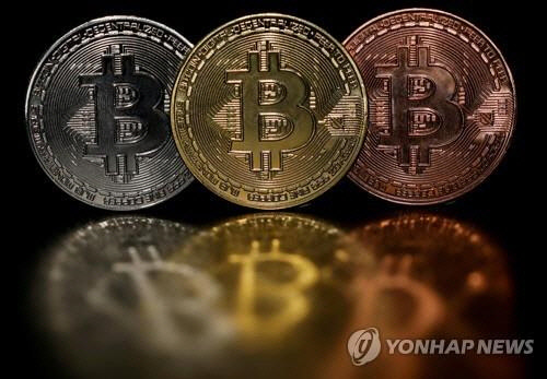 비트코인 모형. 로이터=연합뉴스